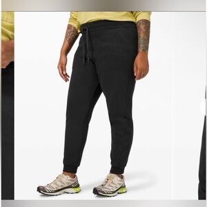 Lululemon Scuba Jogger in Black